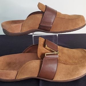Vionic Mules 7.5 Brown w/gold buckle